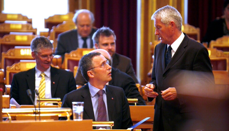 UENIGE: Tidligere statsminister Jens Stoltenberg og daværende stortingspresident Thorbjørn Jagland fotografert i Stortinget i 2008. Tre år senere valgte Jagland å stemme på SV ved stortingsvalget, på grunn av Stoltenberg-regjeringens bidrag til Libya-bombingen.