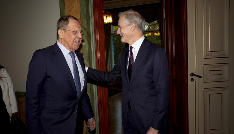 MØTE: Statsminister Jonas Gahr Støre (t.h.) tok imot Russlands utenriksminister Sergej Lavrov i en høflighetsvisitt i regjeringens representasjonsanlegg i Oslo tirsdag ettermiddag.