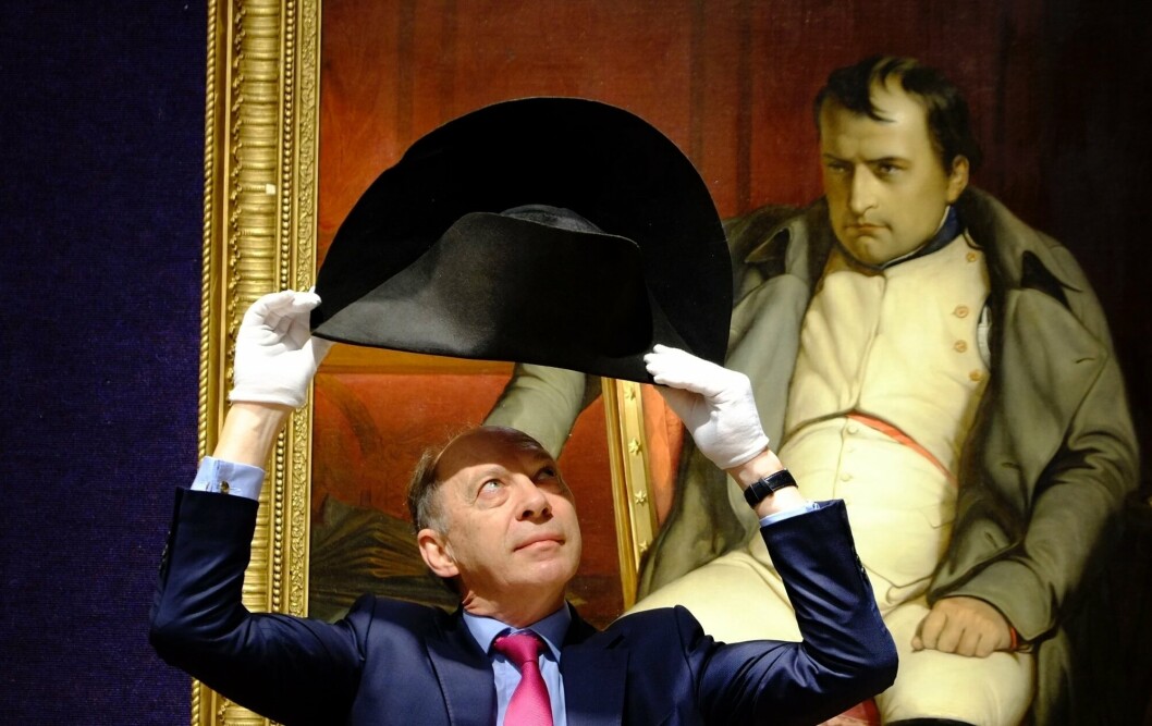 HATT: Flere av Napoleon Bonapartes gjenstander ble solgt på auksjon i London 27. oktober, deriblant denne hatten.