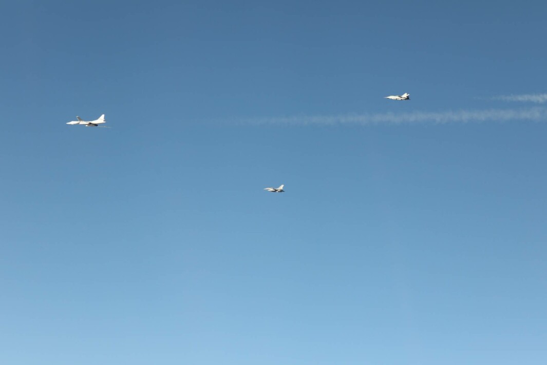 Tupolev Tu-160 Blackjack, etterfulgt av Mikoyan MiG-31 Foxhound og en norsk F-16 Tupolev Tu-160 Blackjack, etterfulgt av Mikoyan MiG-31 Foxhound og en norsk F-16