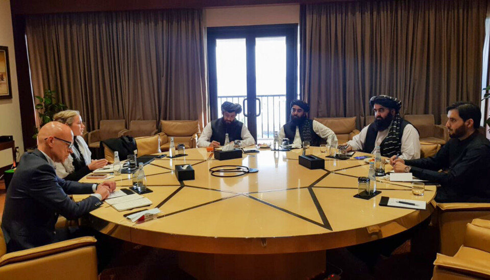 FORHANDLING: Et bilde publisert av Taliban på Twitter fra møtet mellom diplomater fra Norge og representanter for Taliban i Doha tidligere i uken. Taliban takket Norge for innsatsen for fred i landet, skriver Taliban-talsmann Abdul Qakhar Balkhi på Twitter.