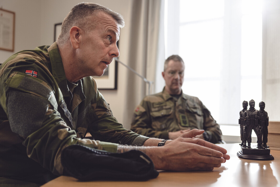 PÅTROPPENDE: 1. november overtar Rune Wenneberg som sjefssersjant i Forsvaret etter Ingar Lund (i bakgrunnen). PÅTROPPENDE: 1. november overtar Rune Wenneberg som sjefssersjant i Forsvaret etter Ingar Lund (i bakgrunnen).