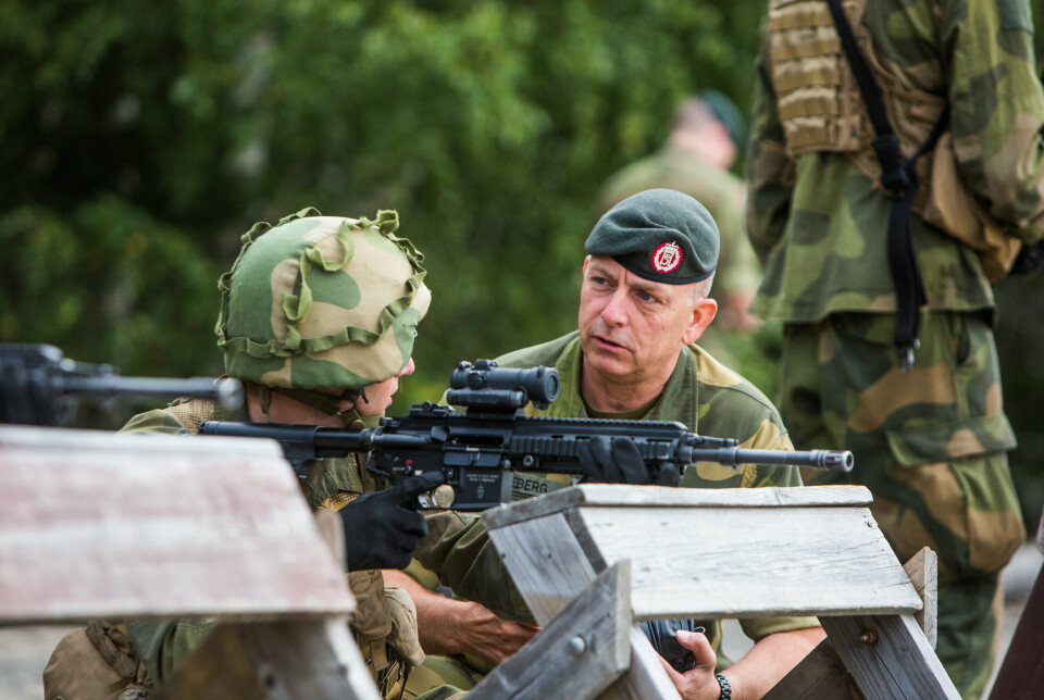 UTFORDRINGER: Det må jobbes med å få folk til å bli lenger i Forsvaret og øke kompetansen, mener Rune Wenneberg.