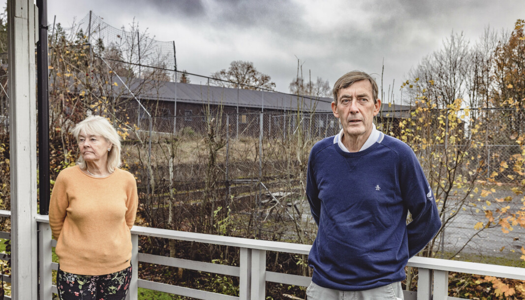 NABOER: Ellen Hiorth og Terje Strandenæs bor ved Kolsås. De mener at Forsvarsbygg ikke har vist hensyn i prosjektering og bygging av mannskapsforlegningen.