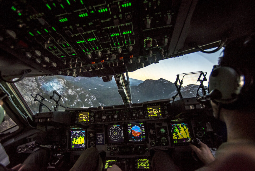 VAKSINENEKT: En liten gruppe ansatte i Luftforsvaret ville ikke ta koronavaksine. Et nytt direktiv pålegger de å ta vaksine om de vil fortsette å fly.