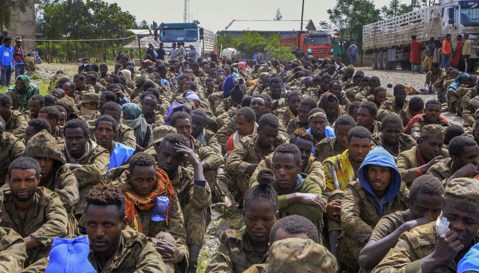 SOLDATER: Etiopiske regjeringssoldater og allierte militssoldater som er tatt til fange av Tigray-styrker, ble vist fram i gatene i Mekele 22. oktober.