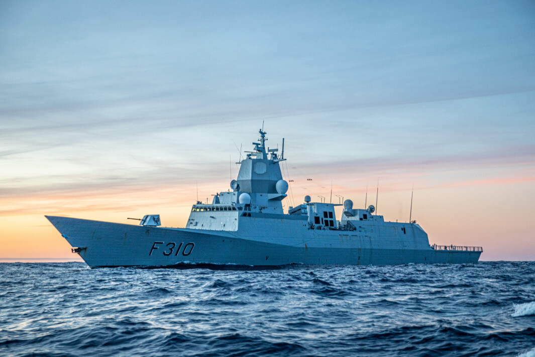 ØVELSE: KNM Fridtjof Nansen i Atlanterhavet under øvelsen som skal sertifisere hangarskipsstyrken Carrier Strike Group 8. ØVELSE: KNM Fridtjof Nansen i Atlanterhavet under øvelsen som skal sertifisere hangarskipsstyrken Carrier Strike Group 8.