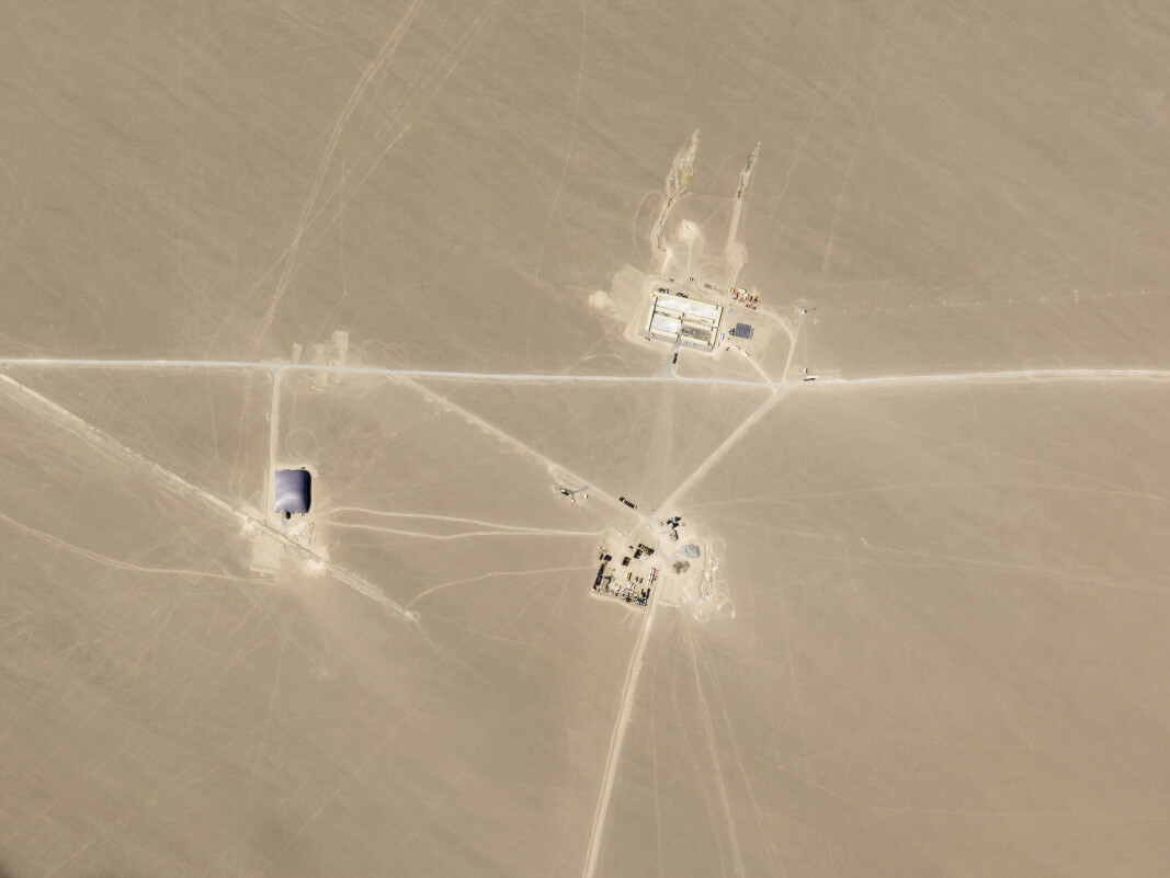 RAKETTSILO: Satellittbilde av det analytikere mener er konstruksjon av en rakettsilo for interkontinentale ballistiske missiler i nærheten av Hami i Kina. Pentagon sier i sin siste rapport at kinesernes atomopprustning går langt raskere enn hva USA tidligere har antatt. RAKETTSILO: Satellittbilde av det analytikere mener er konstruksjon av en rakettsilo for interkontinentale ballistiske missiler i nærheten av Hami i Kina. Pentagon sier i sin siste rapport at kinesernes atomopprustning går langt raskere enn hva USA tidligere har antatt.