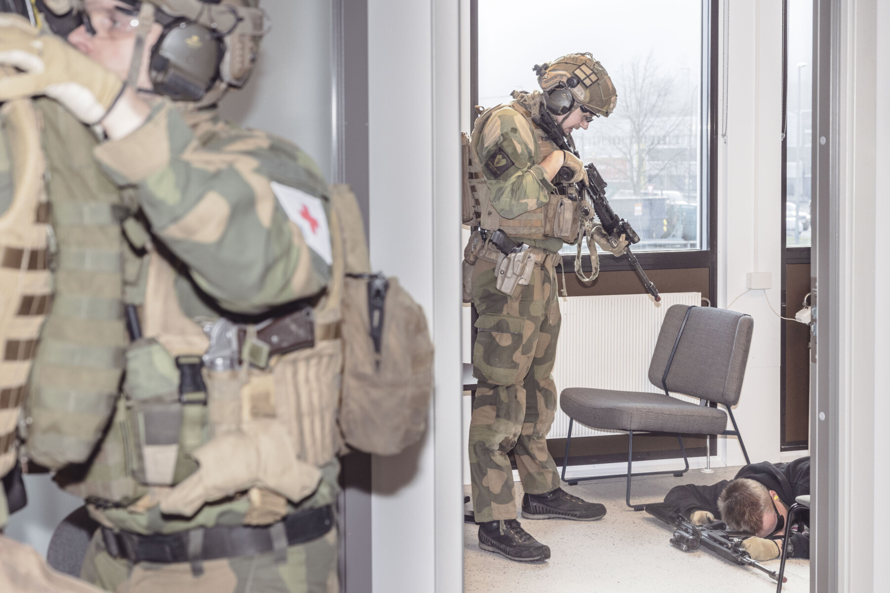 politi, helsevesen og militært personell har masseskadeøvelse på og rundt Knutepunkt Strømsø (gamle Strømsø ungdomsskole). «Terroristen» ble drept på stedet. politi, helsevesen og militært personell har masseskadeøvelse på og rundt Knutepunkt Strømsø (gamle Strømsø ungdomsskole). «Terroristen» ble drept på stedet.