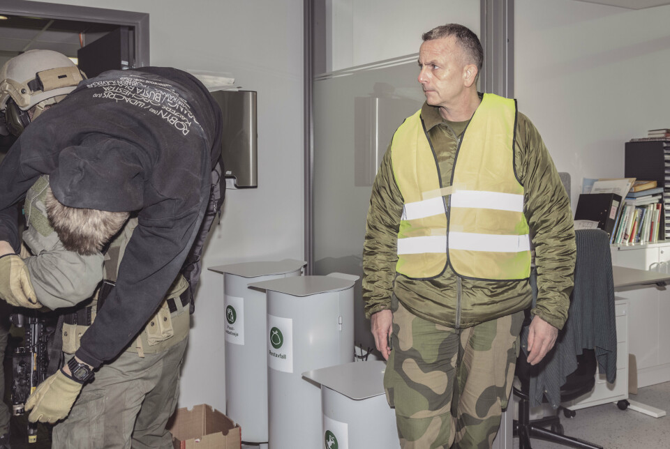 INNLEGGSFORFATTER: Forsvarets sjefssersjant Rune Wenneberg er en av innleggsforfatterne. Her er han avbildet i forbindelse med en øvelse.