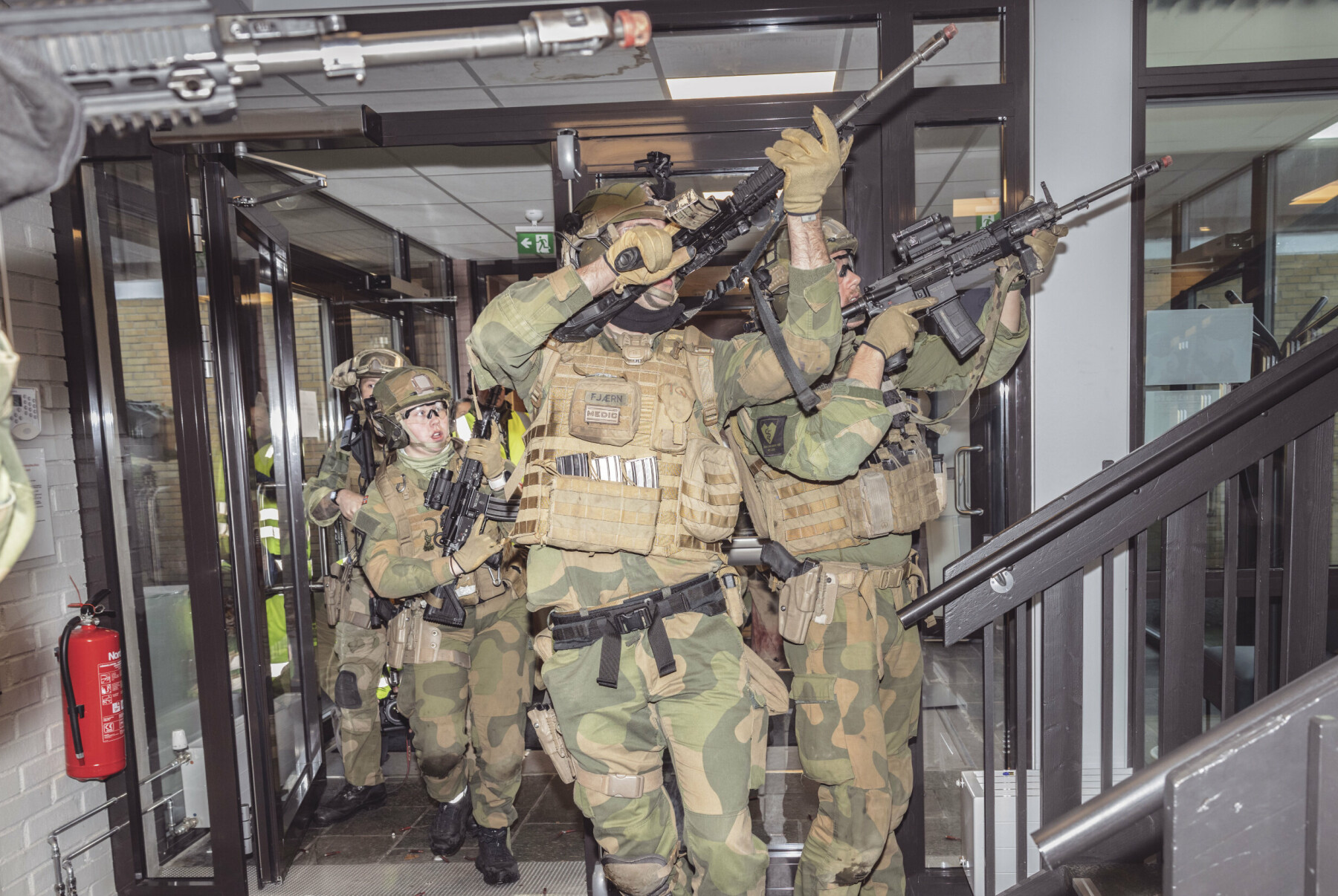 politi, helsevesen og militært personell har masseskadeøvelse på og rundt Knutepunkt Strømsø (gamle Strømsø ungdomsskole).