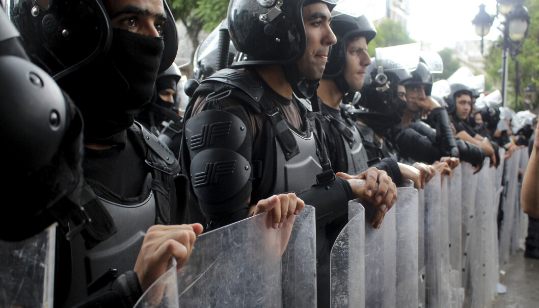 Tunisisk politi var sterkt til stede under protestene mot president Kais Saied i Tunis 10. oktober. Folk protesterte mot det de karakteriserer som et kupp Tunisisk politi var sterkt til stede under protestene mot president Kais Saied i Tunis 10. oktober. Folk protesterte mot det de karakteriserer som et kupp