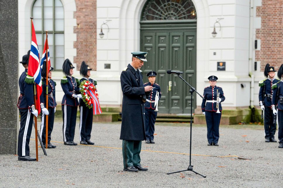 MINNEDAG: Forsvarets minnedag ble markert foran det nye nasjonale veteranmonumentet på Akershus festning.