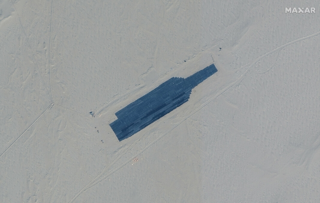 MODELL: Dette satelittbilde tatt 20. oktober viser angivelig en fullskala modell av et amerikansk hangarskip.