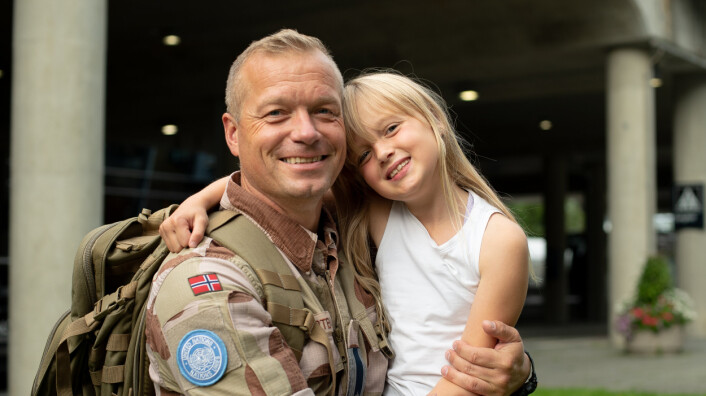 ISRAEL: I «Bli med heim» møter du Anna Elisif og pappa Morten, som jobber i Forsvaret.