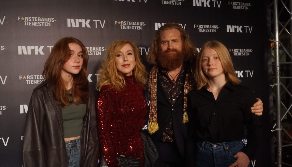 GLEDE: Kristofer Hivju med kone Gry Molvær Hivju og barna Noor og Sylja gleder seg til å se serien på storskjermen