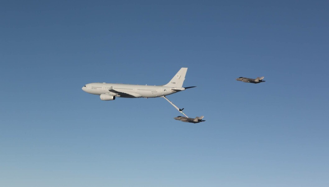 LUFT-TIL-LUFT TANKING: F-35 ble tanket av Airbus A330 MRTT for første gang. LUFT-TIL-LUFT TANKING: F-35 ble tanket av Airbus A330 MRTT for første gang.