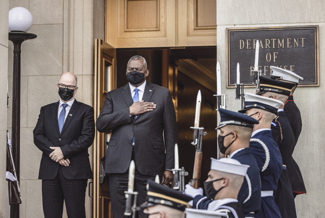 PENTAGON: Forsvarsminister Odd Roger Enoksen i Pentagon sammen med USAs forsvarsminister Lloyd Austin. PENTAGON: Forsvarsminister Odd Roger Enoksen i Pentagon sammen med USAs forsvarsminister Lloyd Austin.