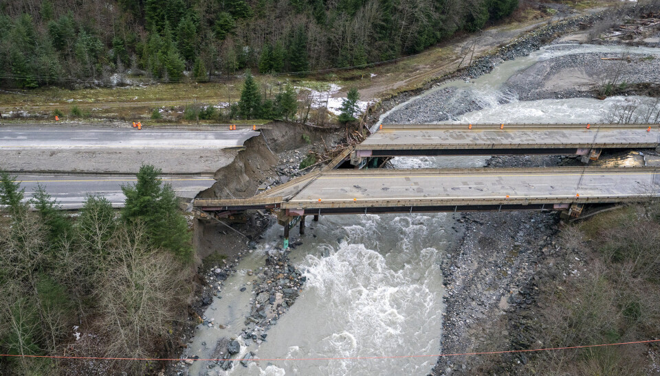 STORFLOM: Canadas militære ble torsdag satt inn i de flomrammede områdene vest i delstaten British Columbia. Tusenvis av mennesker er evakuert.