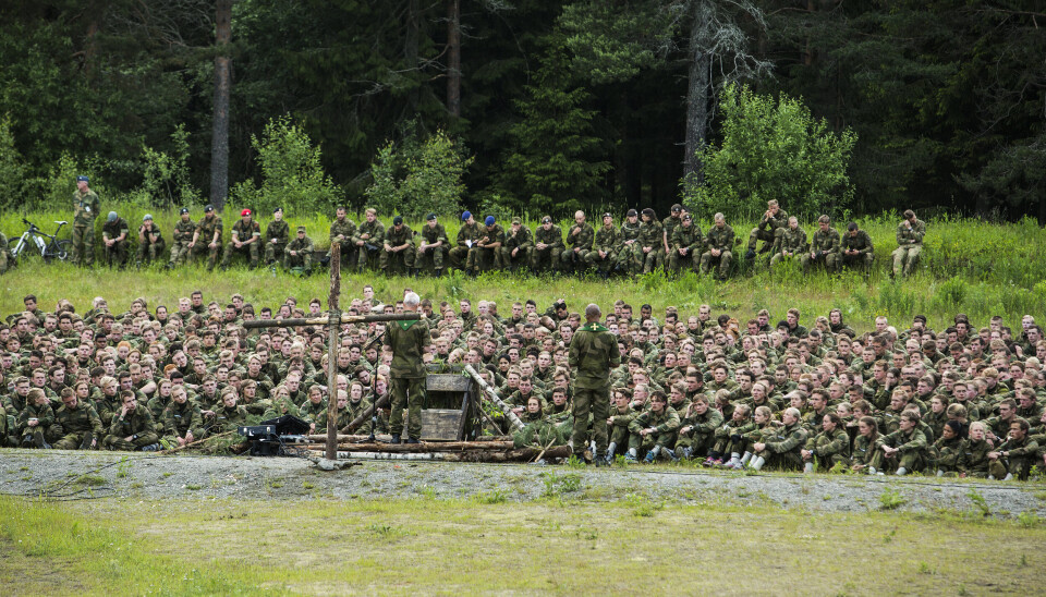 FELTPRESTER: Kirkesamfunnene kan nå bidra med feltprester til Forsvaret på lik linje med Den norske kirke. Bildet er fra en feltgudstjeneste under Forsvarets seleksjon og opptak sommeren 2015.