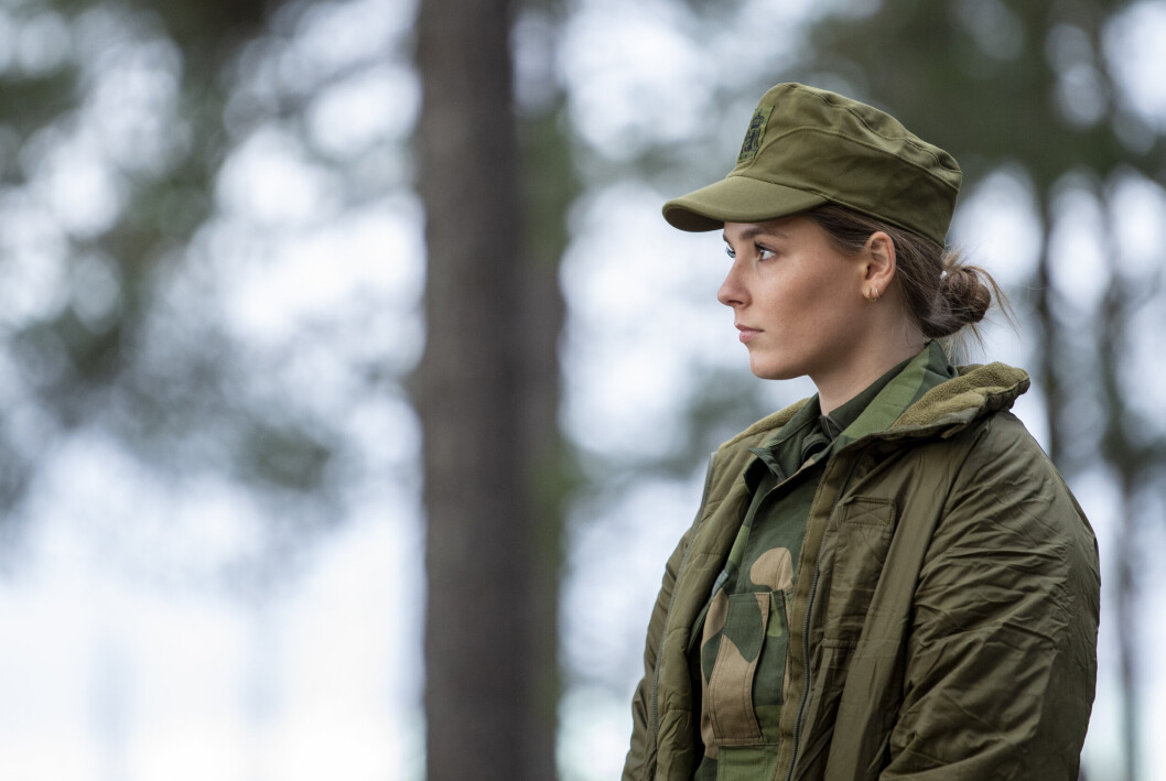 Prinsesse Ingrid Alexandra fikk på seg uniform da hun besøkte Forsvarets spesialkommando i Rena. Hun har ennå ikke lagt planer for om hun vil gå inn i militæret. Prinsesse Ingrid Alexandra fikk på seg uniform da hun besøkte Forsvarets spesialkommando i Rena. Hun har ennå ikke lagt planer for om hun vil gå inn i militæret.