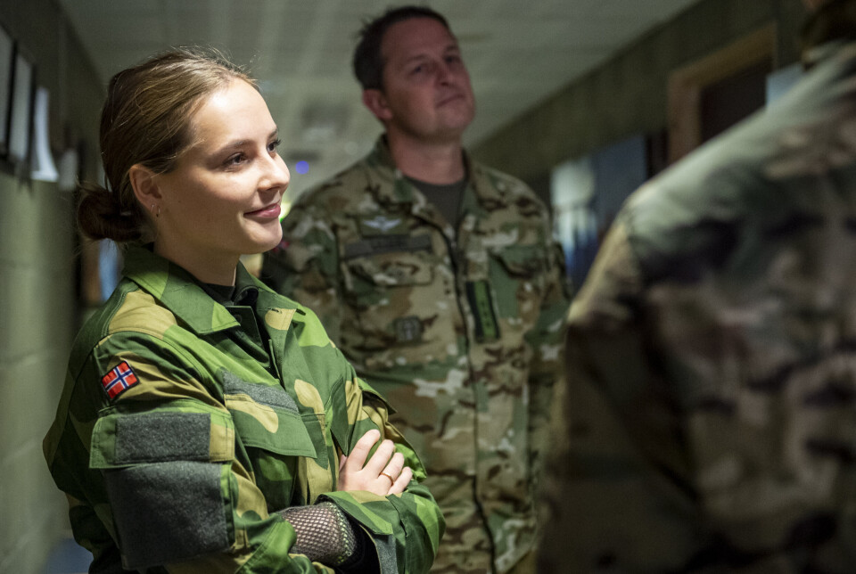 Prinsesse Ingrid Alexandra besøkte lørdag Rena Leir. Til høyre oberst og sjef for Forsvarets spesialkommando (FSK), Lars Lilleby.