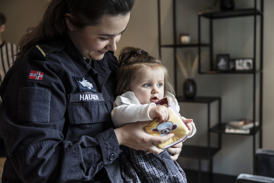 HJEMMEBANE: Marit Haugen sammen med datteren Paula.