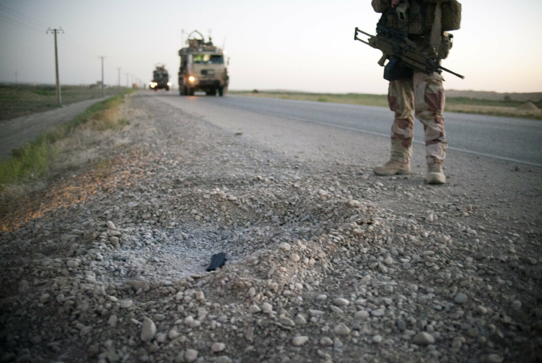 RØFF TJENESTE: Militære kan få skader fra ulike situasjoner de deltar i. Veibomber er en stor trussel i Afghanistan. Bildet viser norske soldater ved Quaram Qul, Afghanistan.