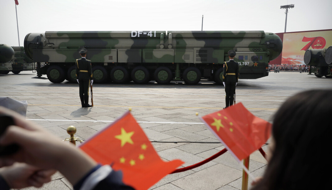 KINA: Kjøretøy med ballistiske missiler vises fram under en parade i Beijing. Når Nato utarbeider sitt nye strategiske konsept blir Kina trolig ikke definert som en motstander, til tross for bekymring knyttet til landets økende militærmakt. KINA: Kjøretøy med ballistiske missiler vises fram under en parade i Beijing. Når Nato utarbeider sitt nye strategiske konsept blir Kina trolig ikke definert som en motstander, til tross for bekymring knyttet til landets økende militærmakt.