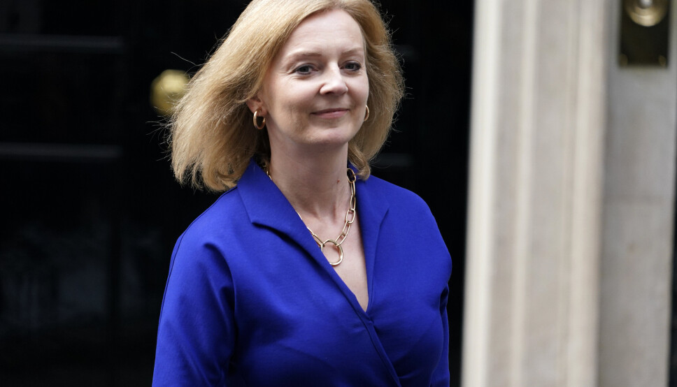 ALLIERT: Storbritannias utenriksminister Liz Truss sier landet stiller seg støtt bak Ukraina og advarer Russland om konsekvensene av et angrep. Her var Truss utenfor den britiske statsministerboligen i september.