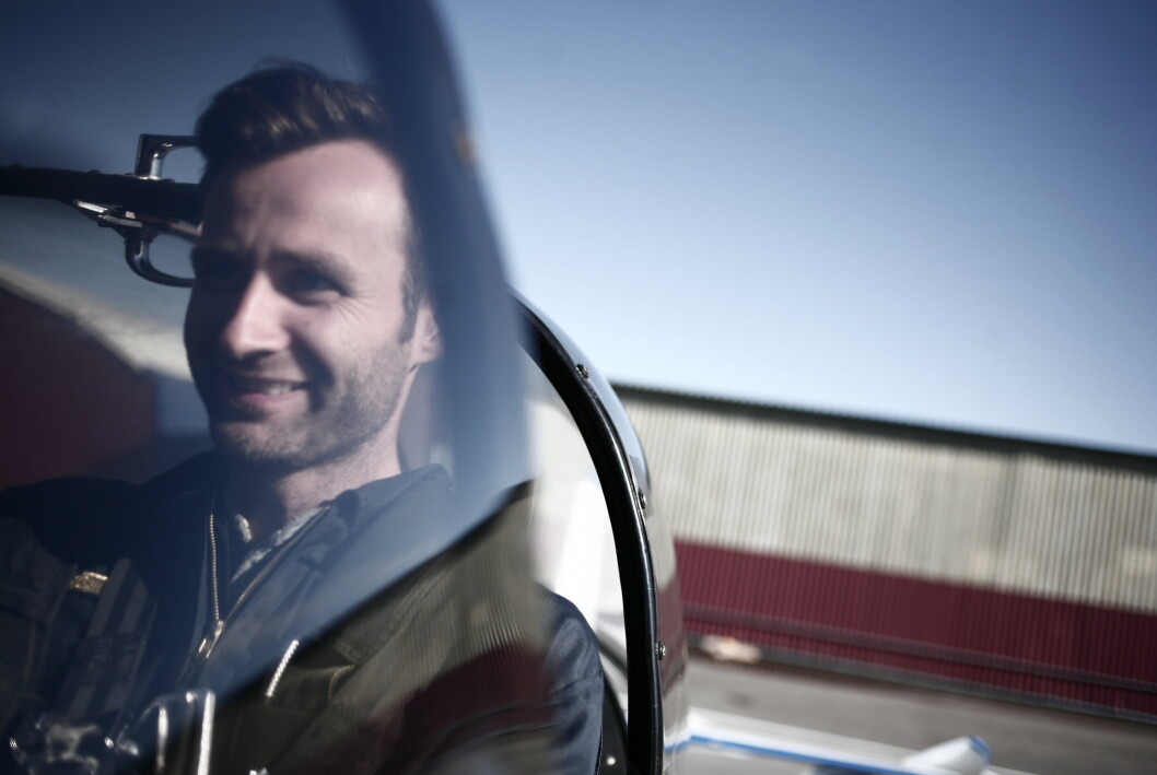 I HIMMELEN: Niels Mykleby er ivrig fallskjermhopper og har forsvarsbakgrunn. Han er en av dem som kan bli ESAs nye astronaut. I HIMMELEN: Niels Mykleby er ivrig fallskjermhopper og har forsvarsbakgrunn. Han er en av dem som kan bli ESAs nye astronaut.