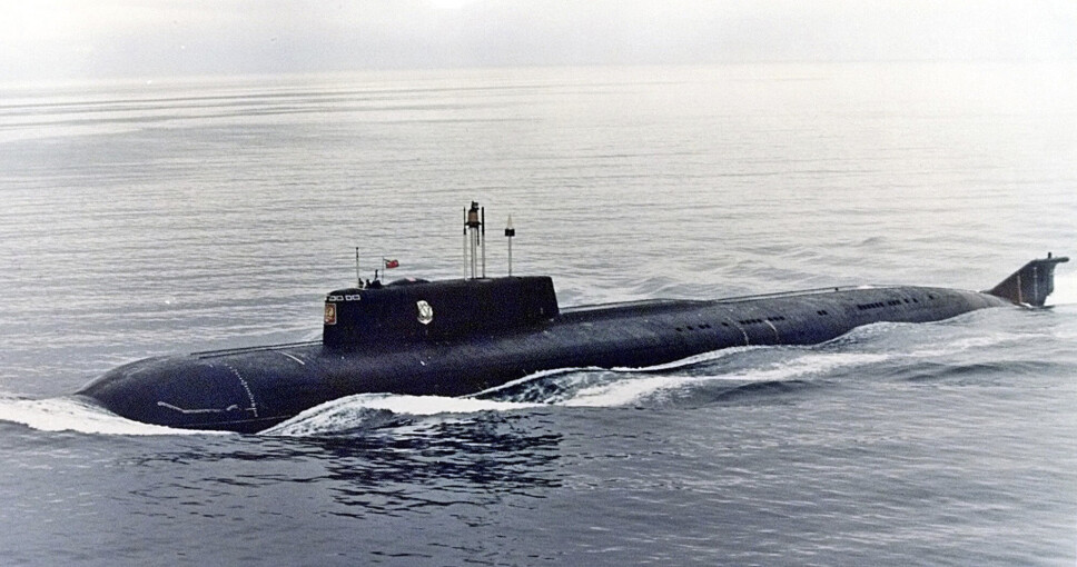 KURSK: Bildet viser den russiske ubåten Kursk som sank i Barentshavet i 2000. Nylig hevdet tidligere sjef for Nordflåten at ulykken skyldtes en kollisjon med en vestlig ubåt. – Konspirasjonsteorier som det ikke finnes bevis for, mener tidligere forsvarsattaché Jørn Buø.