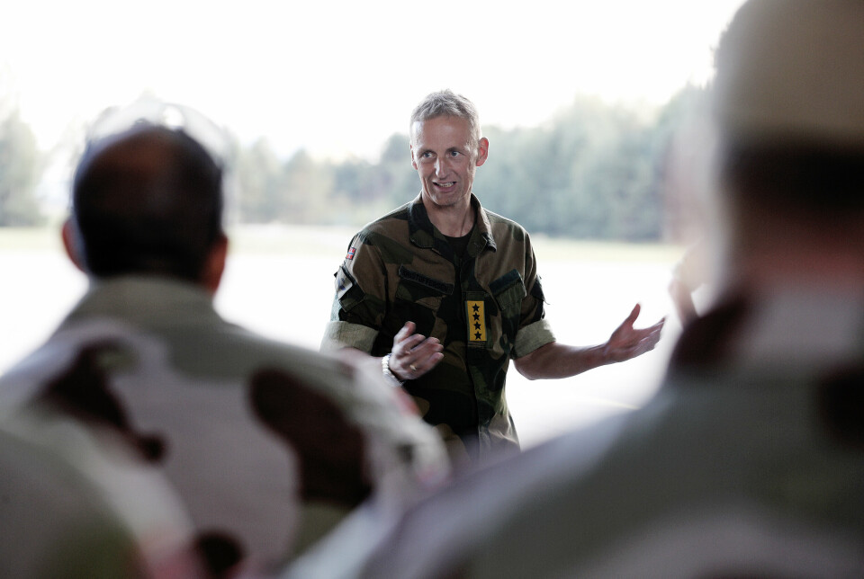 I DIALOG: Forsvarssjef Eirik Kristoffersen under et møte med de siste soldatene som kom hjem fra Afghanistan i august.