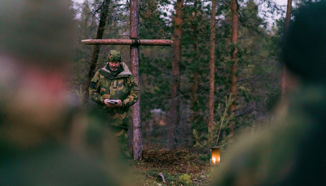 TRO: Vi må ikke glemme at det finnes personell sombekjenner seg til den kristne tro, skriver oberstløytnant Svein Helge Steinsbakken. Dette bildet er fra en feltgudstjeneste under Nato-øvelsen Trident Juncture i 2018 .