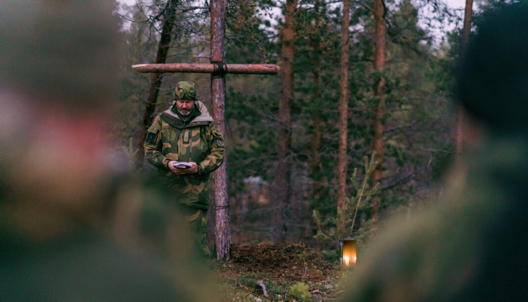 TRO: Vi må ikke glemme at det finnes personell sombekjenner seg til den kristne tro, skriver oberstløytnant Svein Helge Steinsbakken. Dette bildet er fra en feltgudstjeneste under Nato-øvelsen Trident Juncture i 2018 . TRO: Vi må ikke glemme at det finnes personell sombekjenner seg til den kristne tro, skriver oberstløytnant Svein Helge Steinsbakken. Dette bildet er fra en feltgudstjeneste under Nato-øvelsen Trident Juncture i 2018 .