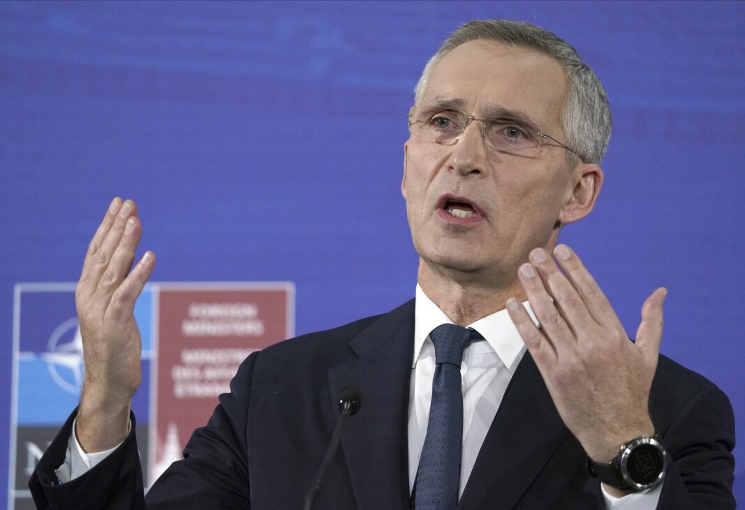 I RIGA: Generalsekretær i Nato, Jens Stoltenberg, sier Russland må betale en høy pris for enhver aggresjon mot Ukraina. I RIGA: Generalsekretær i Nato, Jens Stoltenberg, sier Russland må betale en høy pris for enhver aggresjon mot Ukraina.