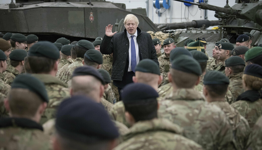 STATSMINISTER: Storbritannias statsminister Boris Johnson under et førjulsbesøk hos britiske soldater i Estland i 2019.)