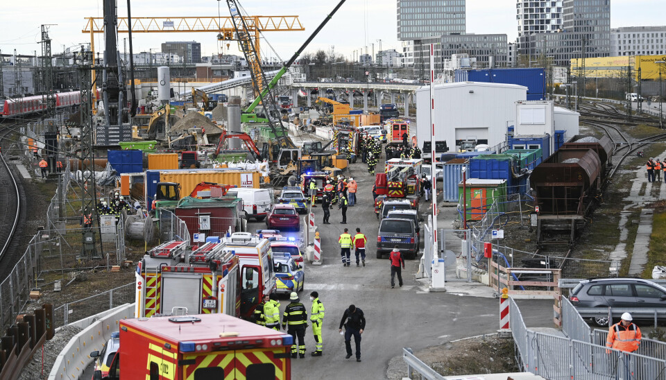 Brannmannskaper, ambulansepersonell og politi rykket ut etter en eksplosjon på en byggeplass i München onsdag. Fire personer ble skadd. Det var en bombe fra andre verdenskrig som gikk av.