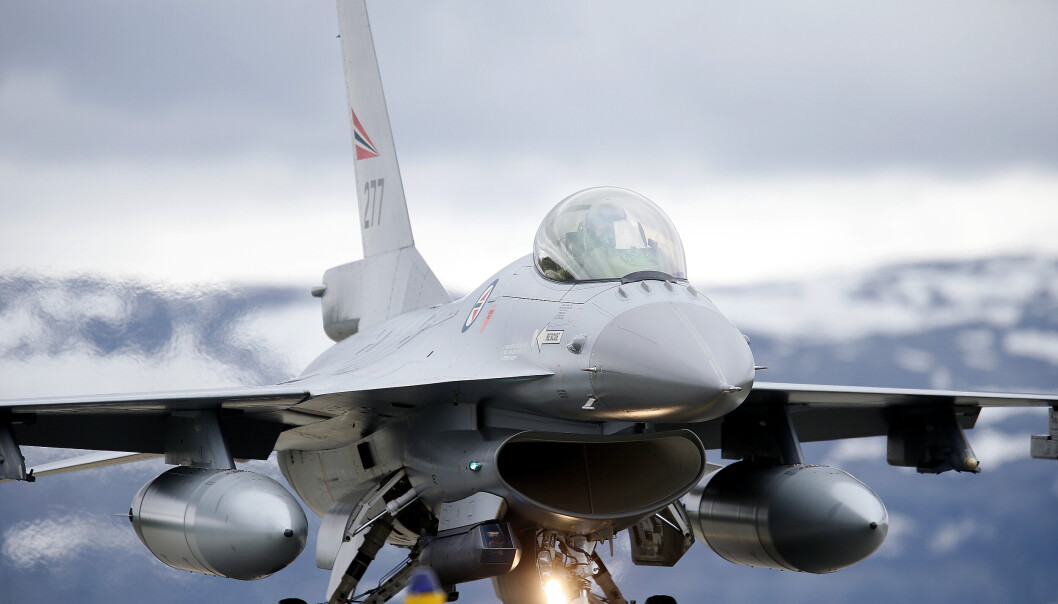 F-16: Forsvarsmateriell har inngått kontrakt med det amerikanske selskapet Draken International for salg av inntil 12 F-16 jagerfly. F-16: Forsvarsmateriell har inngått kontrakt med det amerikanske selskapet Draken International for salg av inntil 12 F-16 jagerfly.