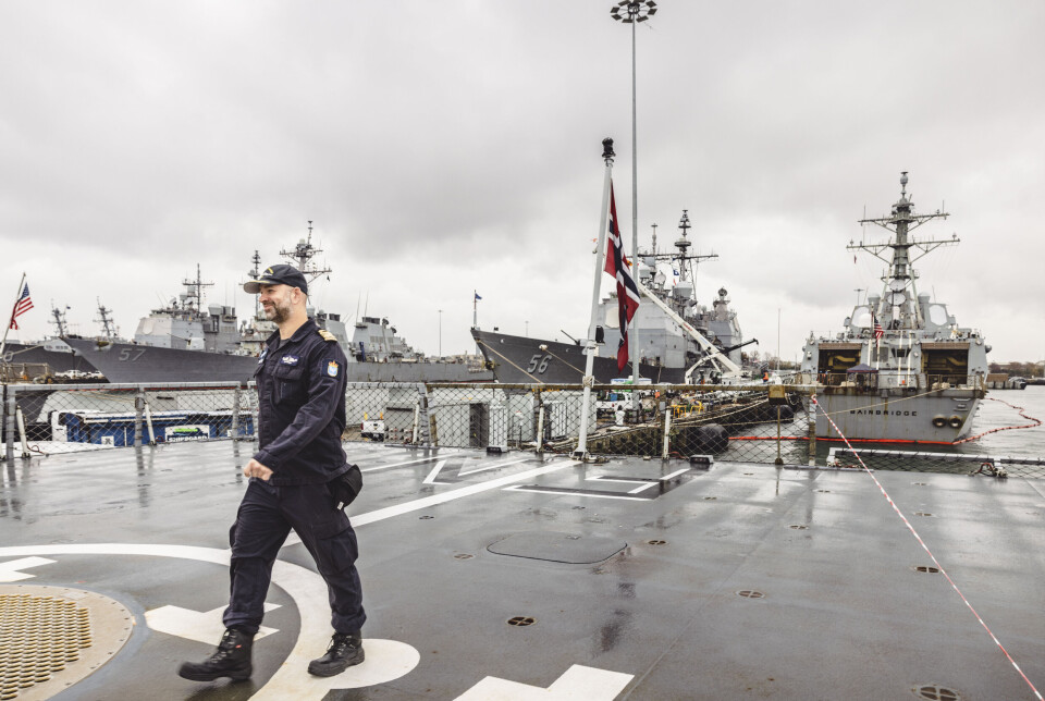 SAMARBEID: Vi er blitt veldig godt mottatt av amerikanerne, sier kommandørkaptein Ruben Grepne-Takle, skipssjef på KNM Fridtjof Nansen. Nansens søsterskip USS Bainbridge sees i bakgrunnen.