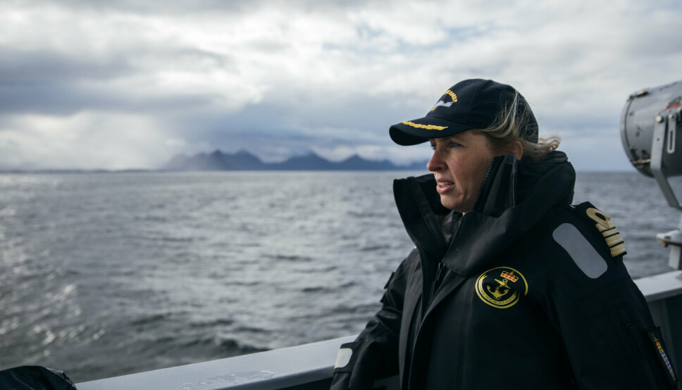 PÅ DEKK: Iris Fivelstad om bord på fregatten KNM Otto Sverdrup, som hun er sjef på.