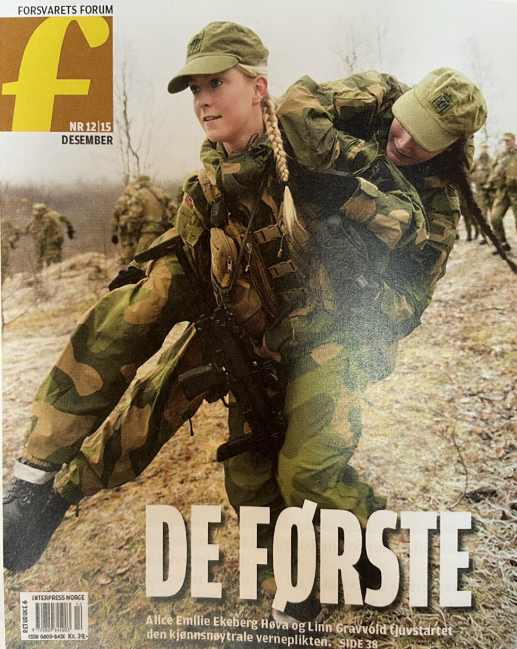 NØYTRAL: Kjønnsnøytral verneplikt er innført fra 2016. Her er magasin-forsiden med Alice og Linn – som allerede er i gang med sin militærtjeneste.