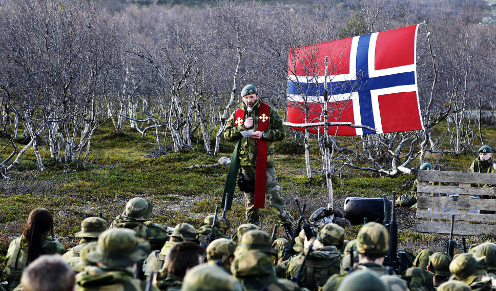 RELIGION: Bildet viser en feltgudstjeneste fra Garnisonen i Sør-Varanger (GSV).