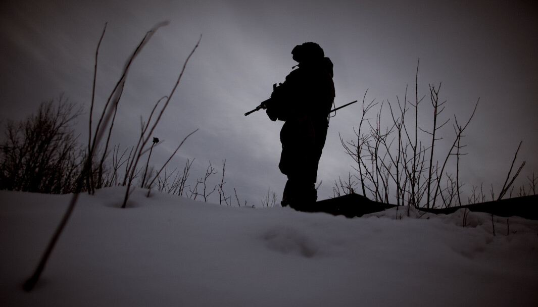 SOLDAT: Politiets sikkerhetstjeneste (PST) sier det ikke er oppdaget indikasjoner på at ekstreme holdninger er utbredt blant norske soldater og militærpersonell. Illustrasjonsbilde fra øvelse i Norge i 2010. SOLDAT: Politiets sikkerhetstjeneste (PST) sier det ikke er oppdaget indikasjoner på at ekstreme holdninger er utbredt blant norske soldater og militærpersonell. Illustrasjonsbilde fra øvelse i Norge i 2010.