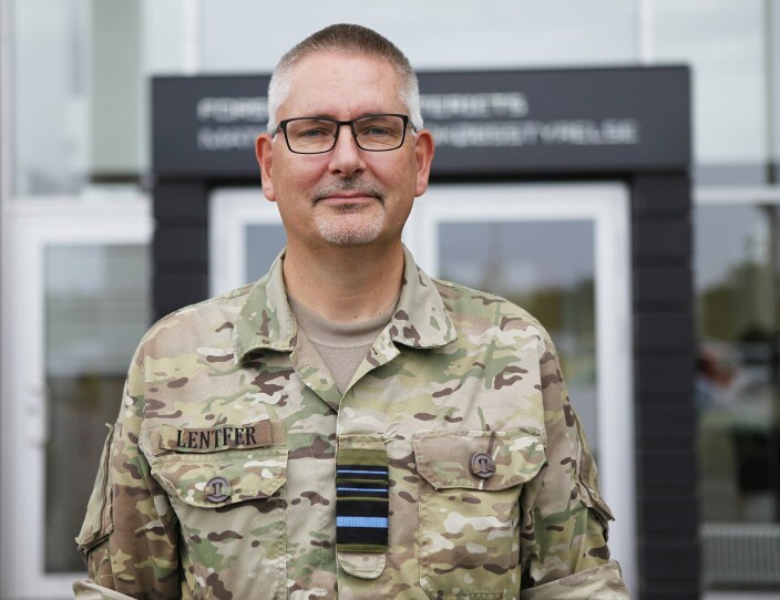 FORSVARSSJEF: Danmarks forsvarssjef general Flemming Lenfter advarte sine underordnede mot omfanget av ekstremisme blant dansk forsvarspersonell i en e-post. FORSVARSSJEF: Danmarks forsvarssjef general Flemming Lenfter advarte sine underordnede mot omfanget av ekstremisme blant dansk forsvarspersonell i en e-post.