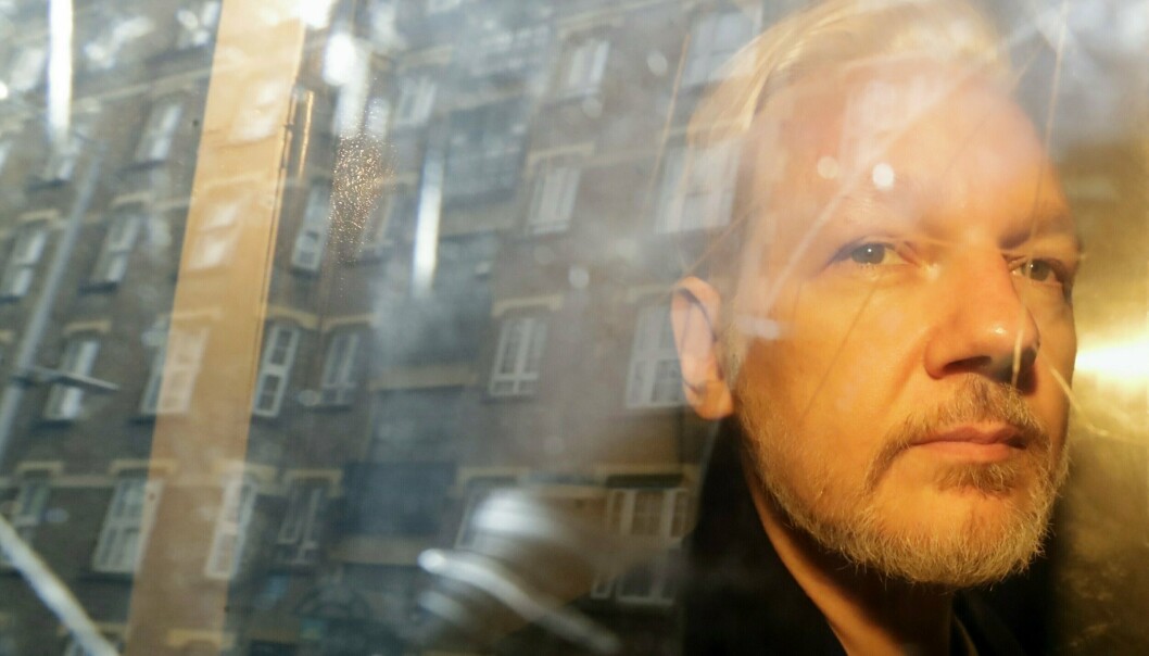 KAN UTLEVERES: Julian Assange kan nå bli overført til USA, bestemte en britisk domstol torsdag. Her var Assange på vei til et rettsmøte i London i 2019.