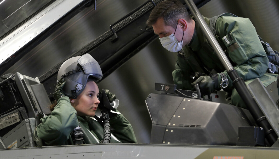 BAKSETETUR: Prinsesse Ingrid Alexandra besøkte 11. desember 132 luftving ved Luftforsvarets base Bodø, der hun blant annet fikk være med på flytur i en F-16.