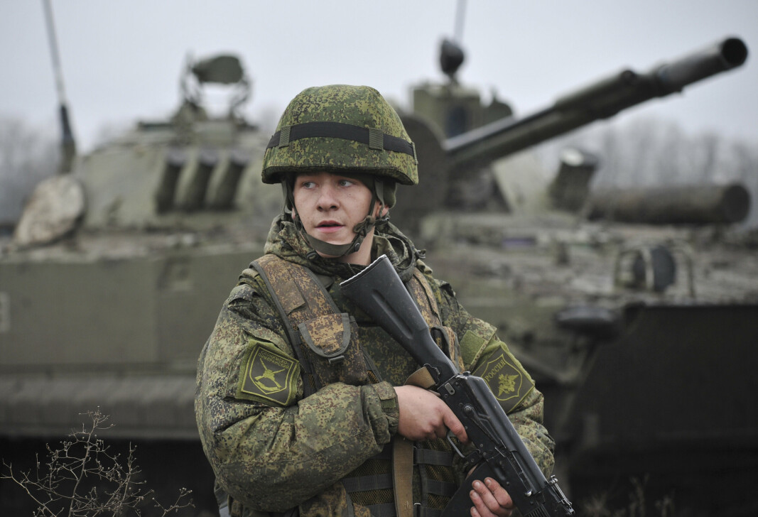 ØVELSE: En russisk soldat under en øvelse i Rostov-regionen i Russland 10. desember.