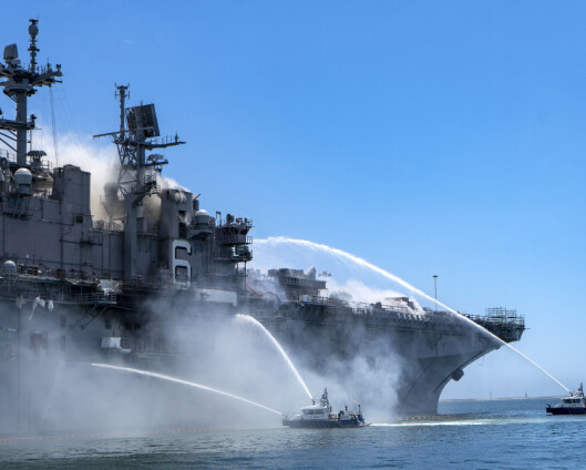 Matros siktet for å ha forårsaket brann som ødela amerikansk marinefartøy