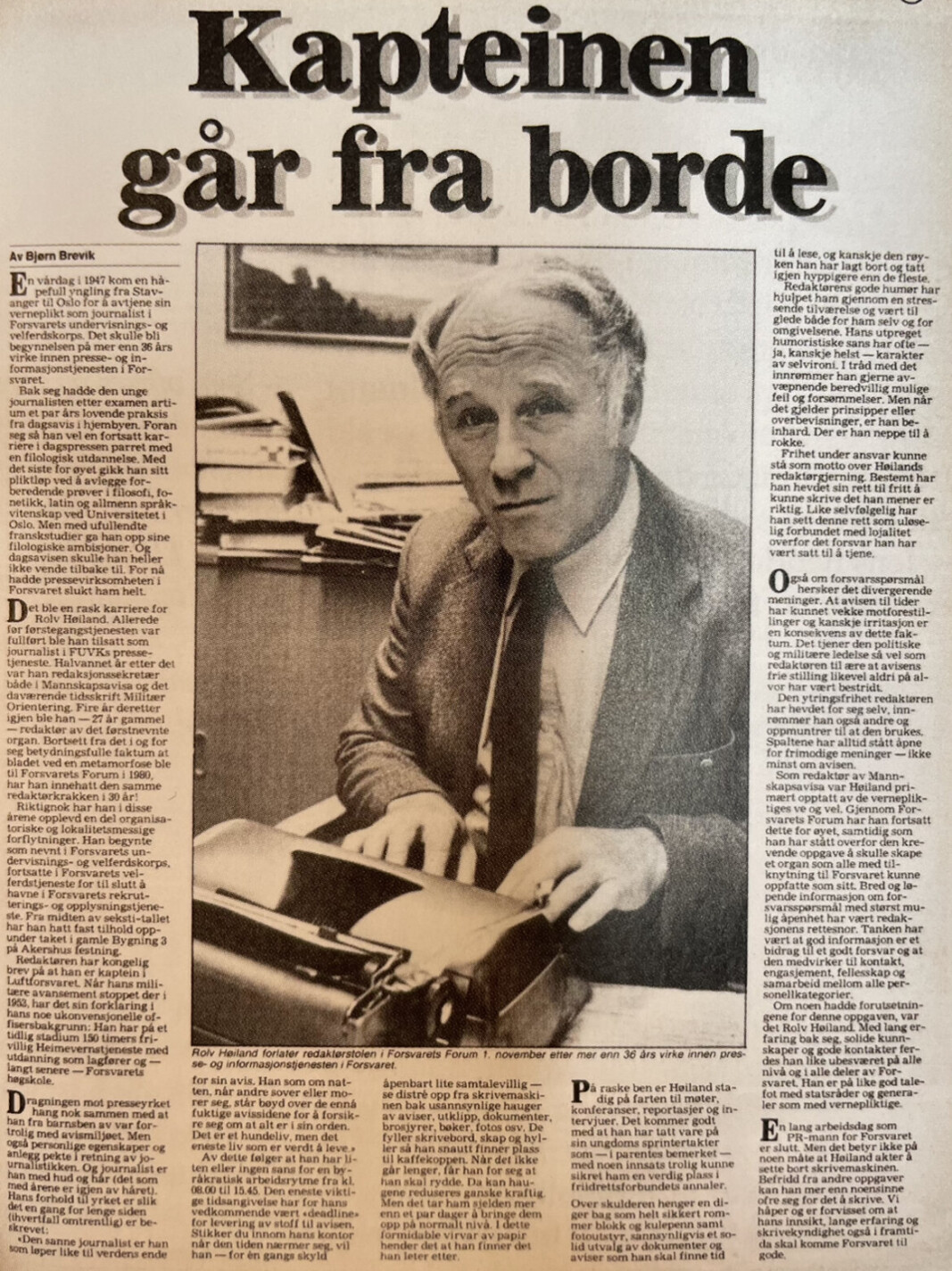 FARVEL: Direktør Bjørn Brevik i Forsvarets rekrutterings og opplysningstjeneste (FRO) skriver avskjedsintervjuet med Rolv Høiland. (Oppslag fra Nummer 22 i 1983.) FARVEL: Direktør Bjørn Brevik i Forsvarets rekrutterings og opplysningstjeneste (FRO) skriver avskjedsintervjuet med Rolv Høiland. (Oppslag fra Nummer 22 i 1983.)